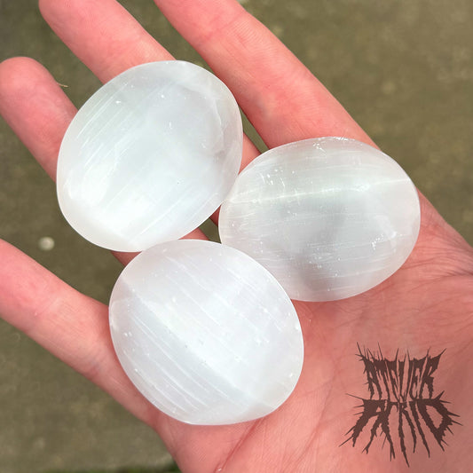 Selenite palm Stone 40-50mm