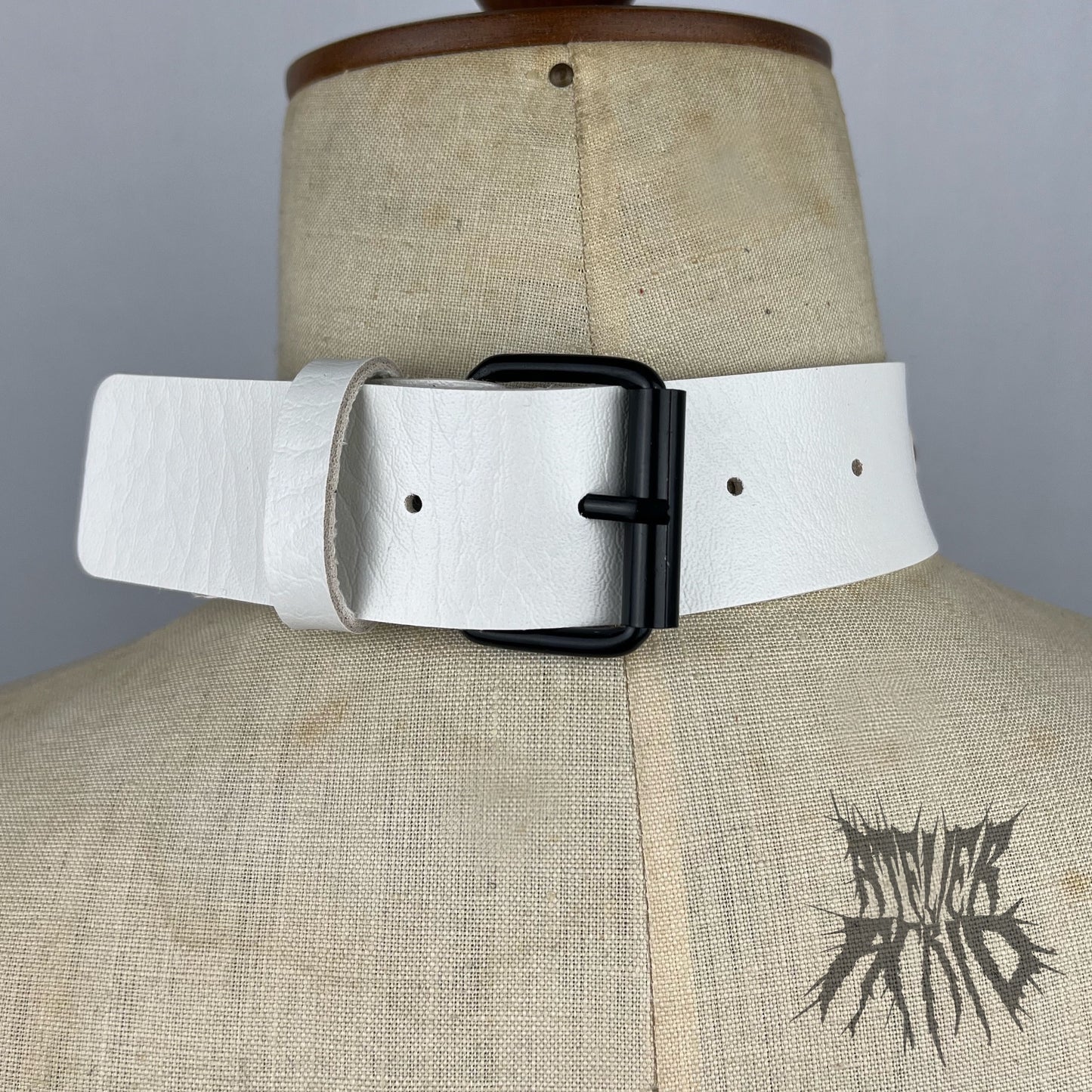 The Vicious Choker - White/Black