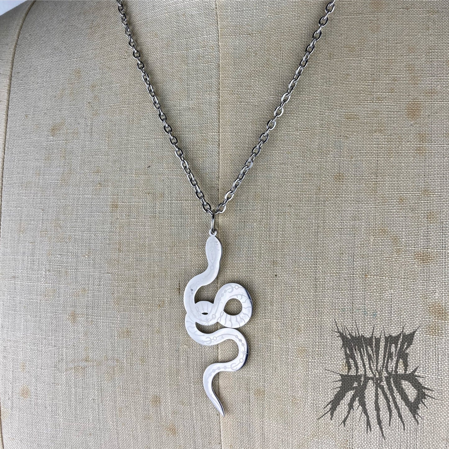 The Serpent necklace