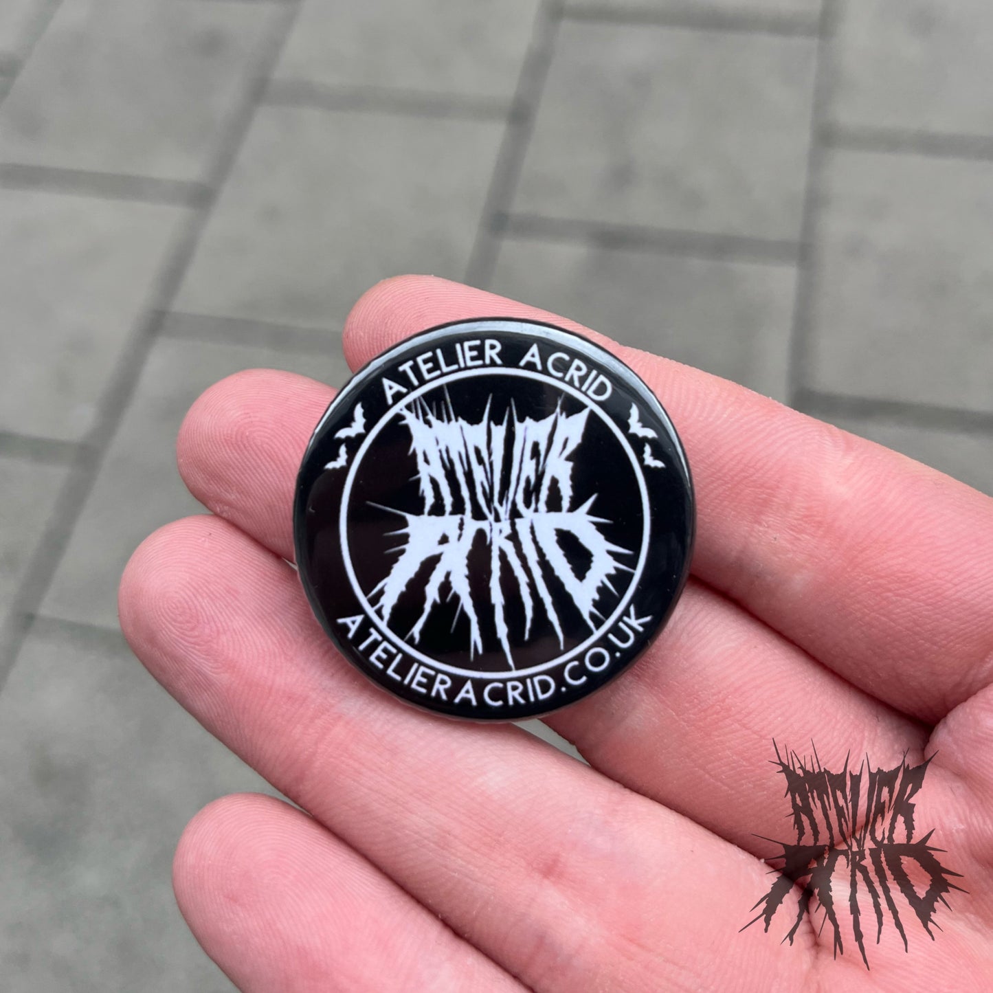 Atelier Acrid Badge