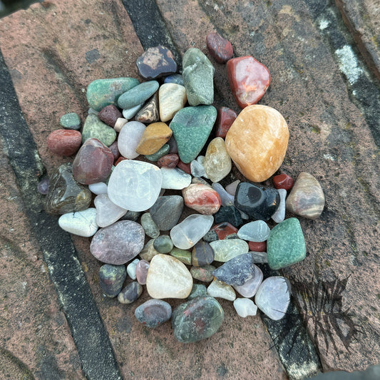 200g mixed size Tumble stones. Some larger stones (10-20mm) and some chips (2-6mm) contents will vary. Bargain price