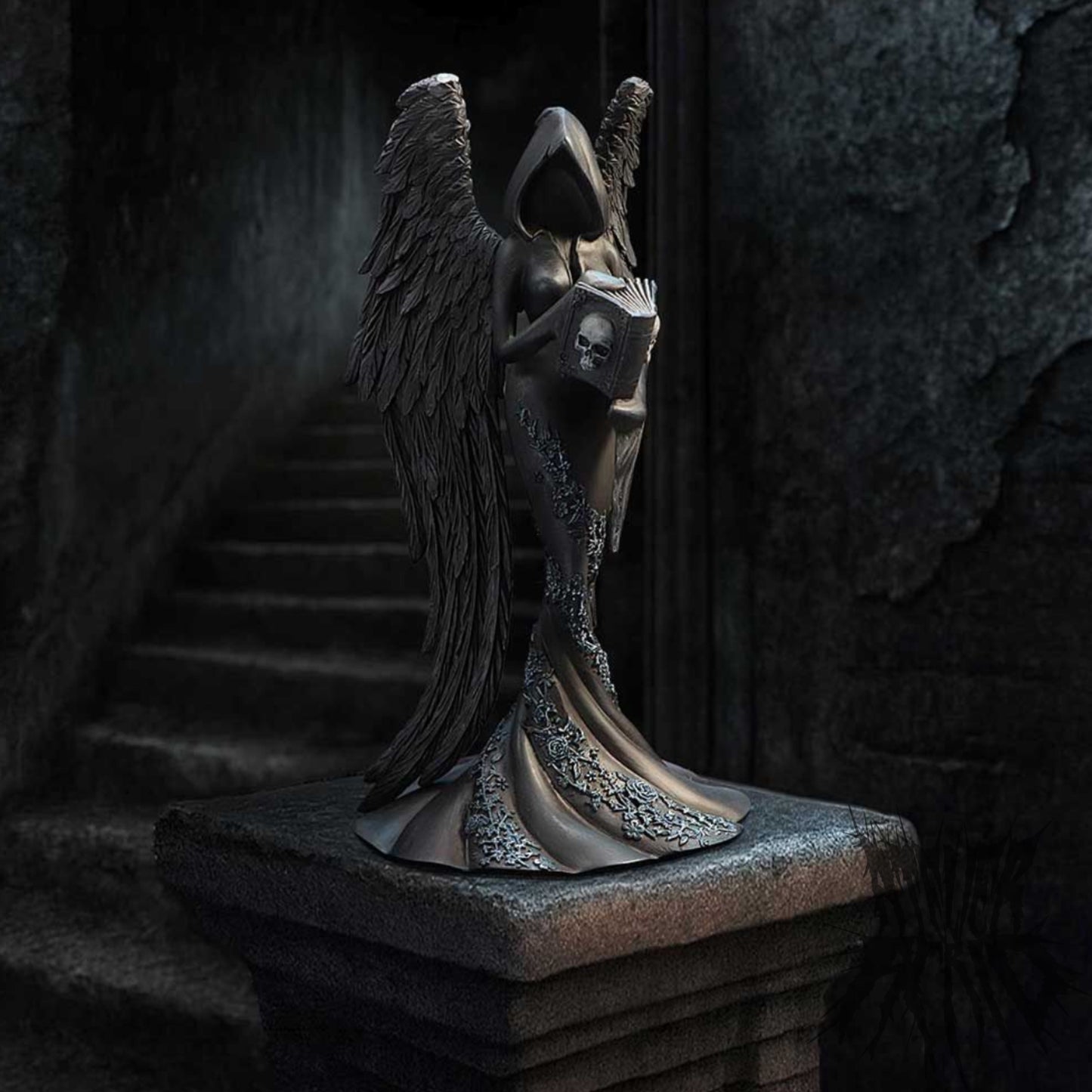 Femme Fatale - Scholar 21.9cm