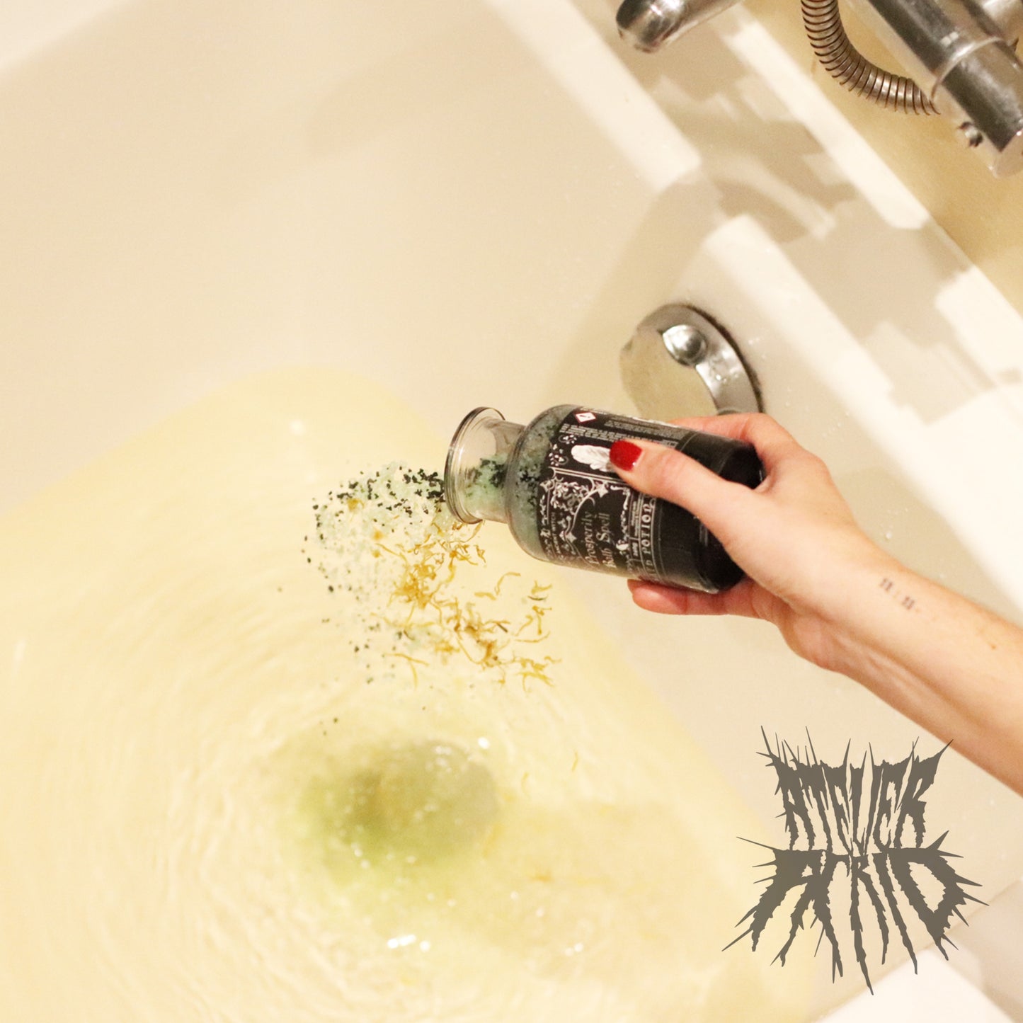 Ancient Witch Bath Spell Potion & Aventurine Crystal Amulet - Prosperity